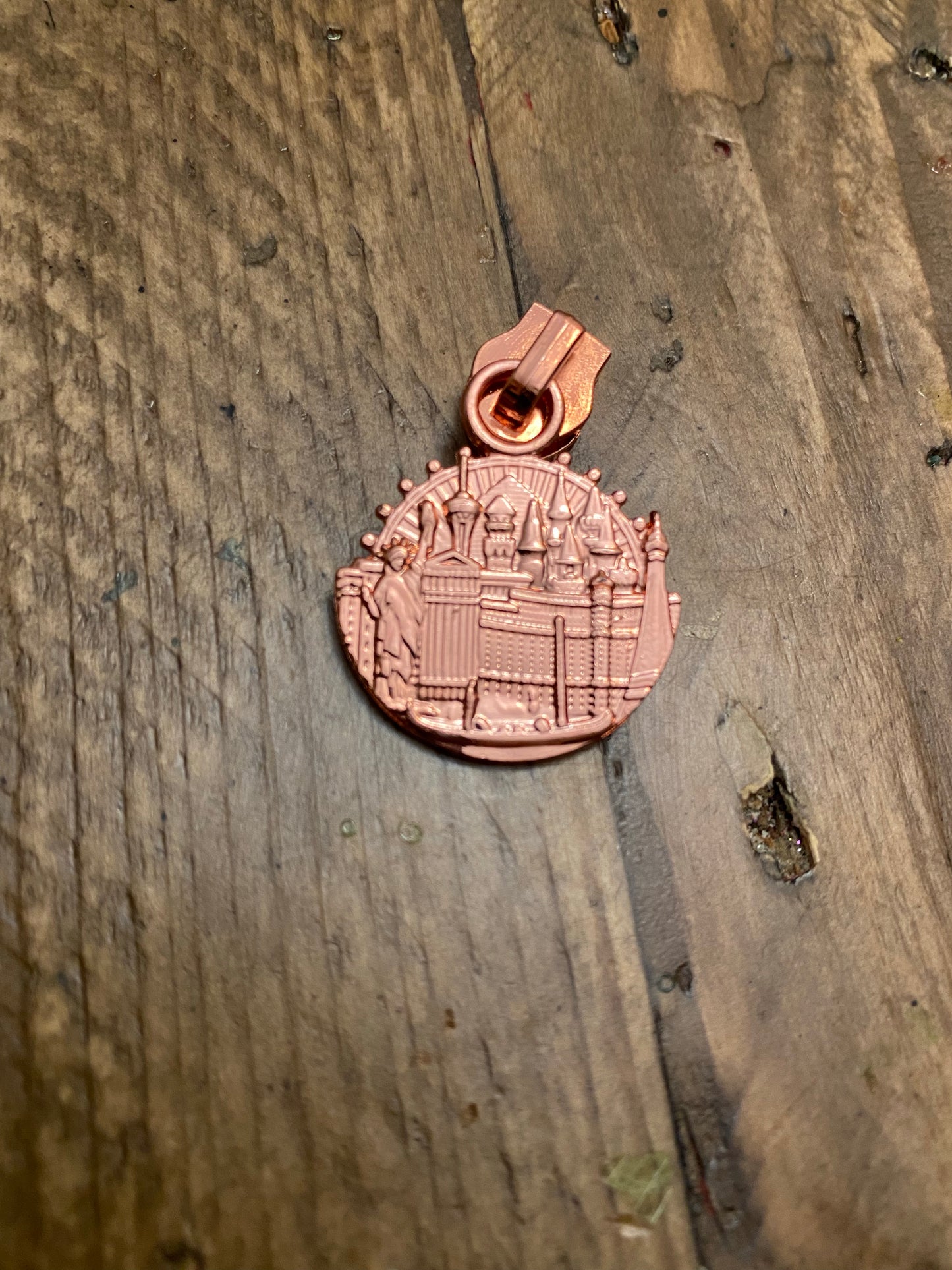City Lining Zipper Pull - Retail