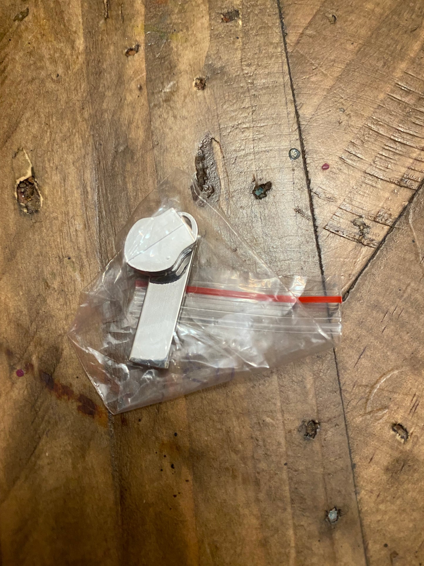 Basic Zipper Pull - Retail