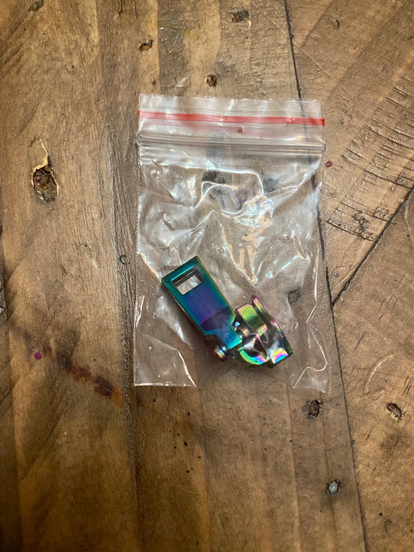 Basic Zipper Pull - Retail